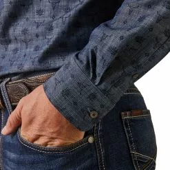 Ariat® Men's Classic Girard Chambray Blue Button Down Shirt 10043918 2 Ariat® Men's Classic Girard Chambray Blue Button Down Shirt 10043918 -Wildwest Store S23 MNS WEST 10043918 detail01